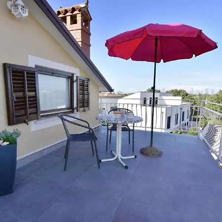 Einfache Silva Mit Terrasse شقة Bašanija