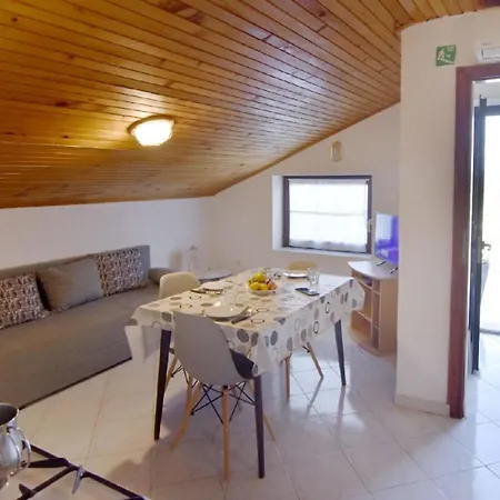 شقة Einfache Silva Mit Terrasse Bašanija