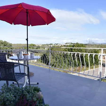 Einfache Silva Mit Terrasse Apartman Bašanija